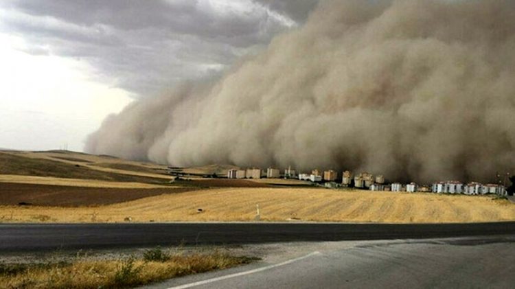 Pazar günü kesinlikle dışarı çıkmayın