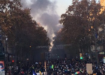 Paris sansür yasasına karşı ayaklandı