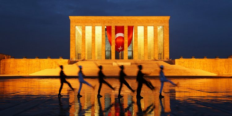 ‘Kadın Gözüyle Hayattan Kareler’ fotoğraf sergisi dijitale taşındı