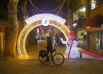 Kartal’da cadde ve meydanlar yeni yıl için süslendi
