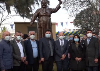 Usta sanatçı Adile Naşit’in heykeli dikildi