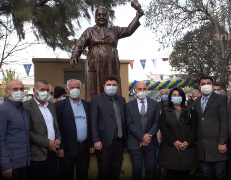 Usta sanatçı Adile Naşit’in heykeli dikildi