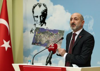 CHP’li Öztunç: Fahrettin Koca, toplumu aldatma huyunu gösterdi