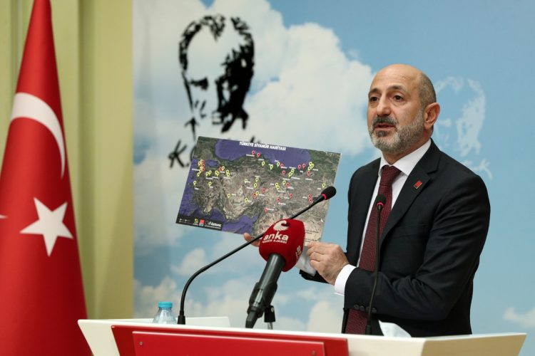 CHP’li Öztunç: Fahrettin Koca, toplumu aldatma huyunu gösterdi