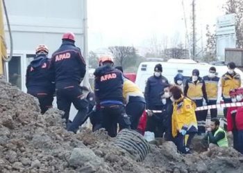 Göçük altında kalan 2 inşaat işçisi hayatını kaybetti