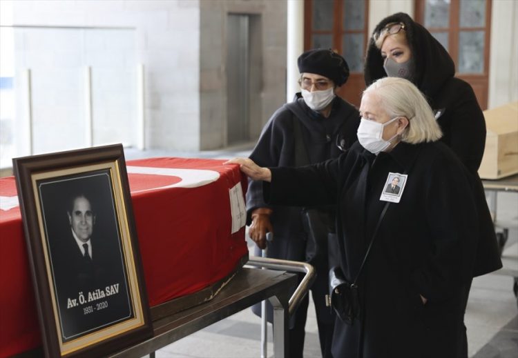 Eski Bakan Atila Sav toprağa verildi