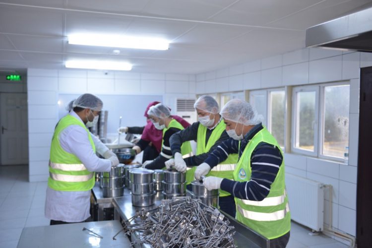 Avcılar Belediyesi’nden 134.550 kişiye sıcak yemek desteği