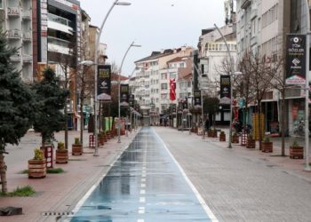 Bolu, İzzet Baysal Caddesi’ne kişi sınırlaması getirildi