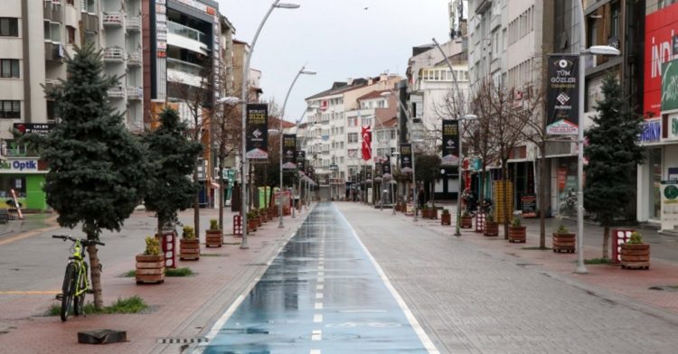 Bolu, İzzet Baysal Caddesi’ne kişi sınırlaması getirildi