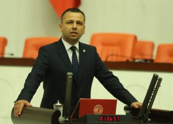 “Hastane, deprem konutları tamamlanmadı, Diyanete 100 milyonluk külliye yapılıyor”