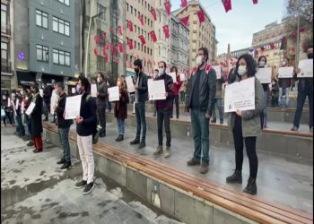 Kısıtlamalarda kapatılan kafe personelleri eylem yaptı