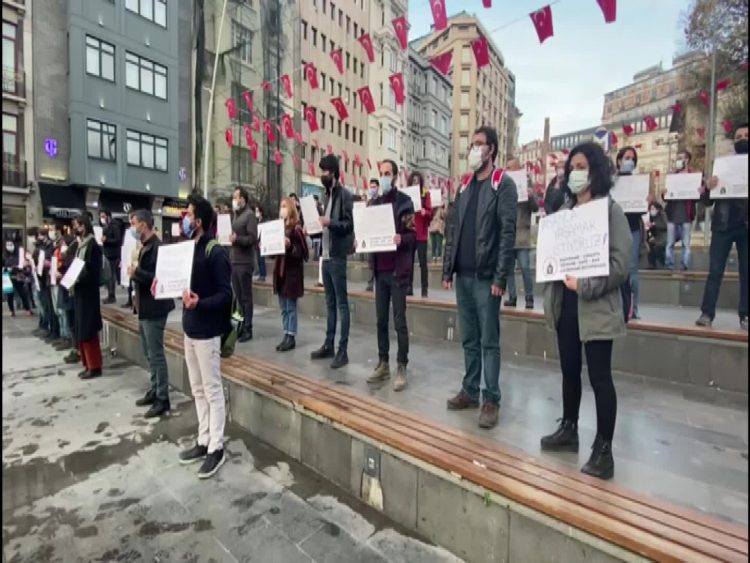 Kısıtlamalarda kapatılan kafe personelleri eylem yaptı