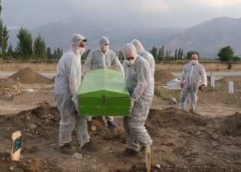 1 ayda aynı aileden 5 kişi, koronavirüsten vefat etti