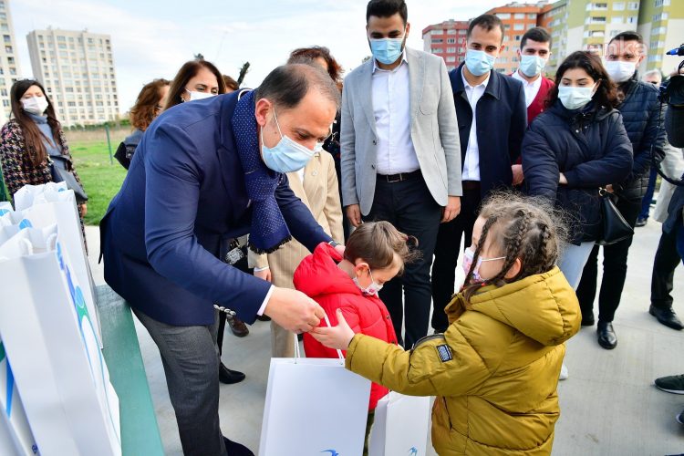 Küçük Bahçıvanlar Parkı’nın ilk hasadı yapıldı