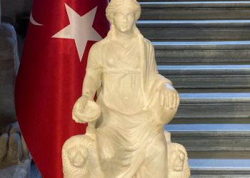 Kybele heykeli ait olduğu yerde