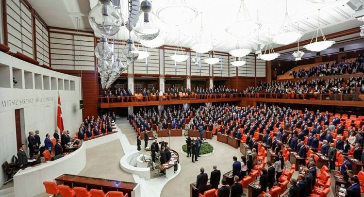 Ak Parti’li vekil, PCR testine yüksek fiyat uygulandığını kabul etti