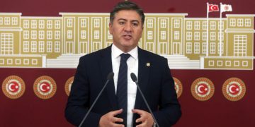 CHP’li Emir: Ak Parti’lilere el altından aşı yapılıyor