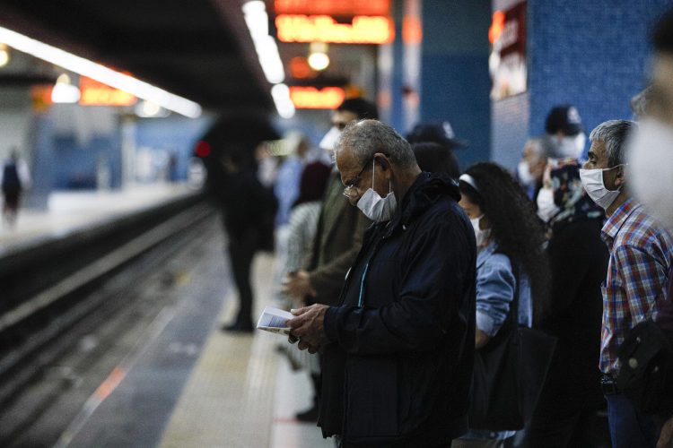 Bilim insanları araştırdı; maske tek başına yeterli gelmiyor