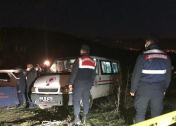 4 genç otomobilde başlarından vurularak öldürüldü