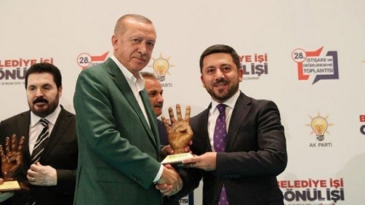 AKP’den istifa edeceği konuşulan Belediye Başkanı sessizliğini bozdu
