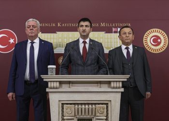 Kılıçdaroğlu ile görüşen 3 vekil istifa etti