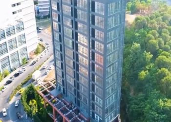 Yoksulluğu azaltmak için kurulan vakfın yeri “lüks rezidans”