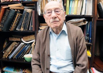 Ecevit hükümetinin bakanı, asırlık çınar Cahit Kayra hayatını kaybetti