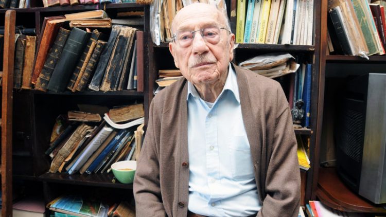 Ecevit hükümetinin bakanı, asırlık çınar Cahit Kayra hayatını kaybetti