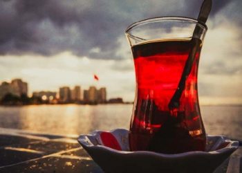 122 bin ton çay küflenmek üzere, 20 ton çay imha edildi