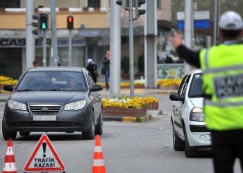 Uyuşturucu satıcısı, trafik çevirmesinde yakalandı