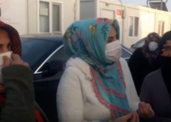 Depremzedelerden CHP heyetine: “Sırf siz geliyorsunuz diye temizlediler”