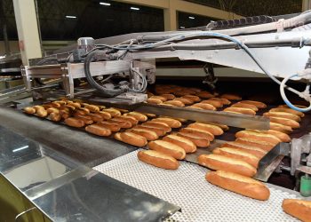 Maltepe Belediyesi, 18 mahallede günlük 17 bin ekmek dağıtacak