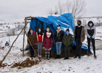 Dağda, kar altında uzaktan eğitim…