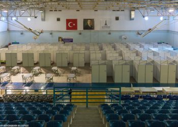 İzmir Büyükşehir Belediyesi, evsizleri sokakta bırakmayacak