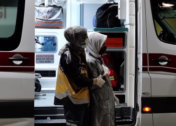 20 kadın işçi iş yerinde fenalaştı: Kimyasal gazdan zehirlendiler