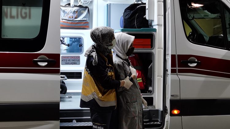 20 kadın işçi iş yerinde fenalaştı: Kimyasal gazdan zehirlendiler