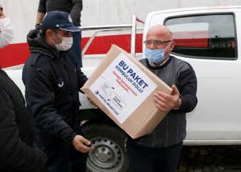 Kartal Belediyesi, kahvehane esnafına erzak desteği verdi