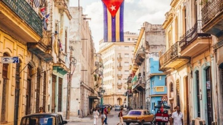 Trump, giderayak Küba’yı hedef aldı