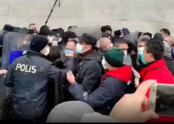 Memurların düşük maaş artışı protestosuna polis izin vermedi