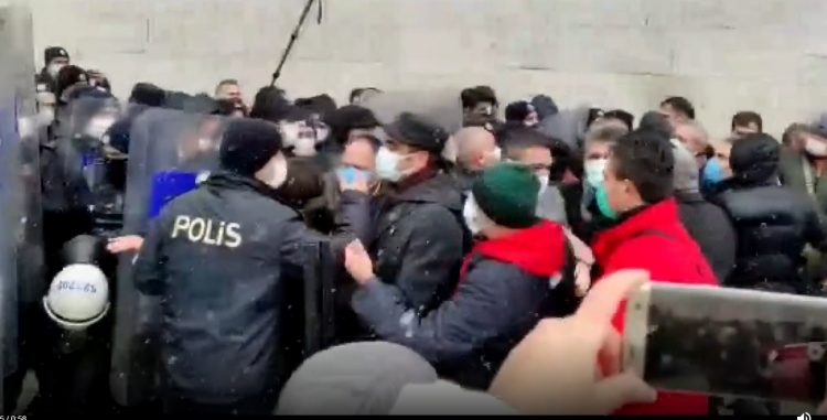 Memurların düşük maaş artışı protestosuna polis izin vermedi