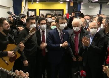 Kılıçdaroğlu ve Akşener, metroda müzisyenlere eşlik etti