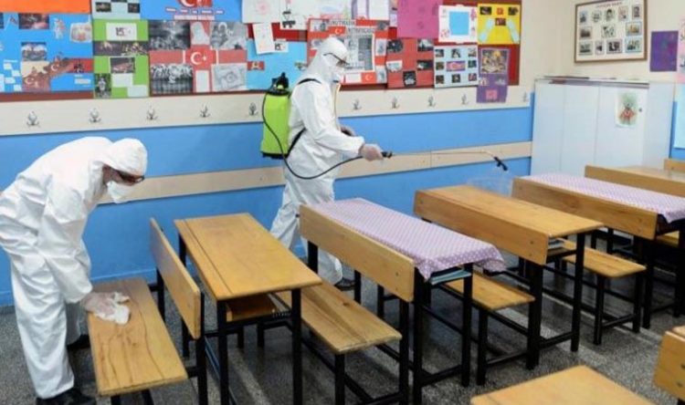 Bilim Kurulu Üyesi: Öncelikle okulları açmayı hedefliyoruz