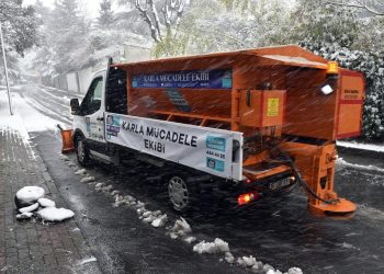 Beşiktaş’ta Karla Mücadele Ekipleri sahada