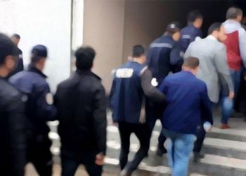 Rüşvet operasyonunda 25 kişi tutuklandı