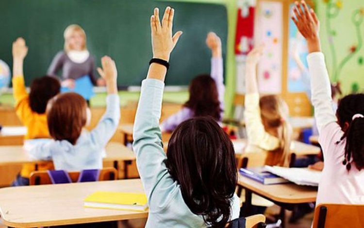 Prof. Dr. Saltık: Aşı yapılamayan bir kitleye okulları açmak facia olur