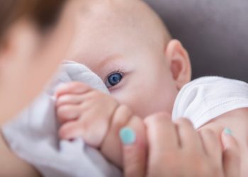 Anne sütü, bebeği Covid-19’dan koruyor mu?