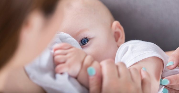 Anne sütü, bebeği Covid-19’dan koruyor mu?