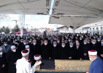 Vatandaş cenaze kısıtlamasına isyan etti: Sizin acınız benim acımdan daha değerli değil