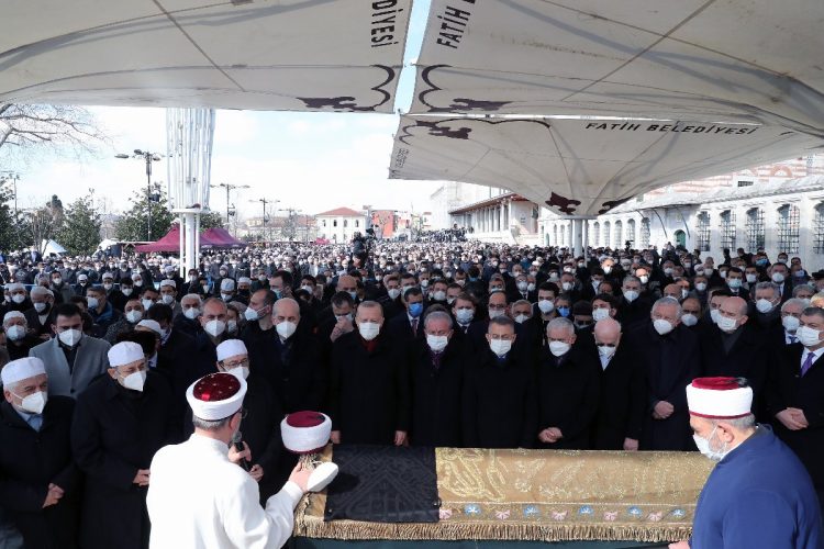 Vatandaş cenaze kısıtlamasına isyan etti: Sizin acınız benim acımdan daha değerli değil