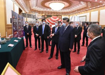 Xi Jinping, uzay bilimcileri ve mühendislerin temsilcileriyle bir araya geldi